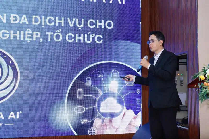 Ông Hà Thanh Thiên trình bày giải pháp của Thiên Hà AI tại